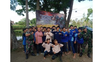 SMP Negeri 2 Ngancar Bersama TNI Koramil Ngancar Bersihkan Danau dan Lingkungan Desa Bedali