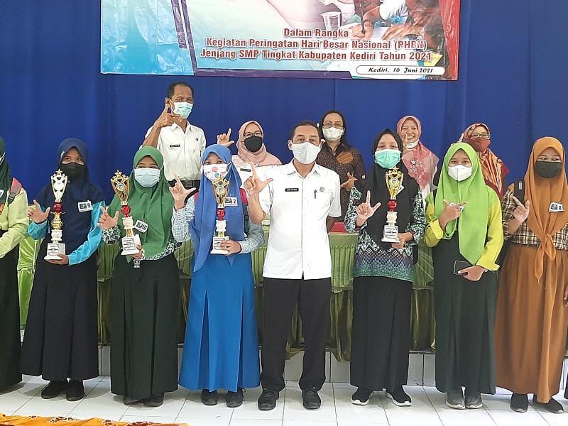 Keren! SMPN 2 Ngancar Raih Juara Menulis Cerpen Se-Kabupaten Kediri