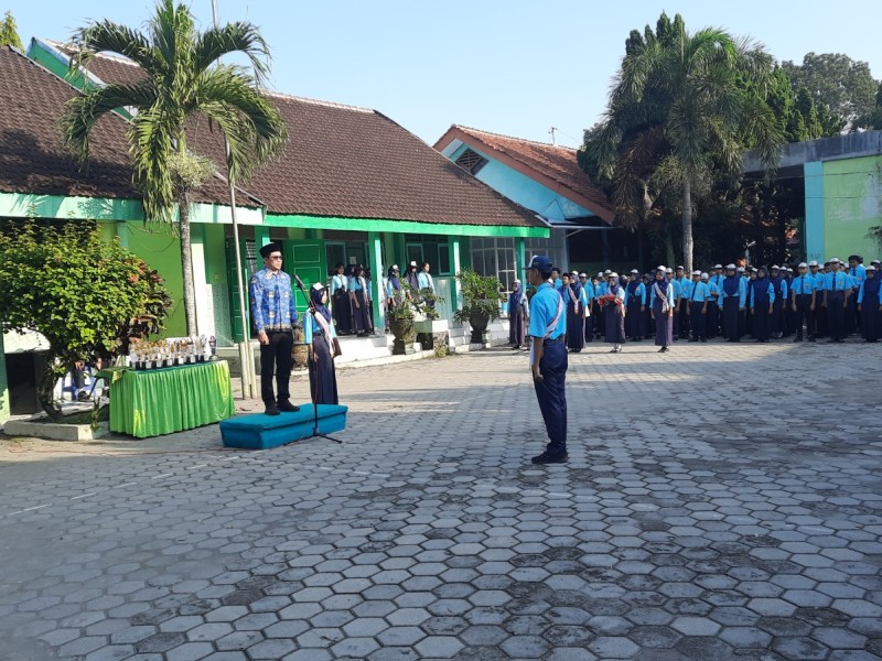 SMP Negeri 2 Ngancar Semarakkan Hardiknas Bersama Kepala Desa Bedali