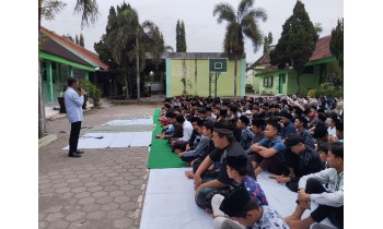 SMP Negeri 2 Ngancar Adakan Peringatan Isra Miraj 1446H