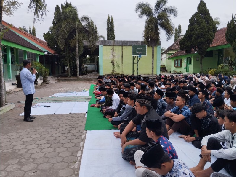 SMP Negeri 2 Ngancar Adakan Peringatan Isra Miraj 1446H