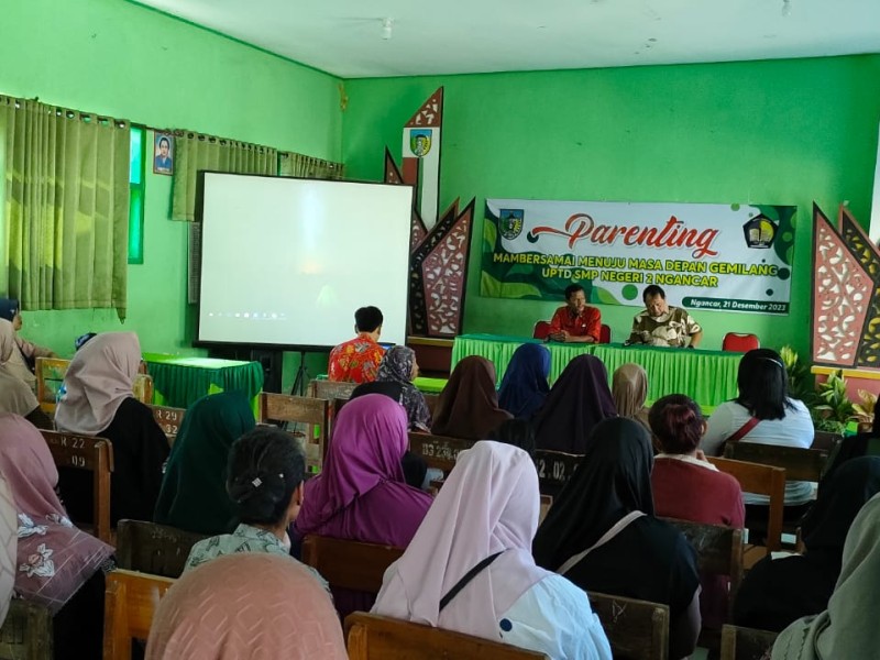Parenting Sekaligus Penerimaan Rapor Semester Ganjil Tahun Pelajaran 2023/2024, SMPN 2 Ngancar Undang Wali Murid