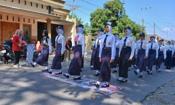 SMPN 2 Ngancar Berjaya di Lomba Gerak Jalan Tingkat Kecamatan Ngancar 2025