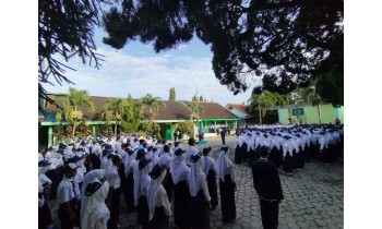 Kebangkitan Nasional 2025 Semangat Persatuan dan Doa Bersama di SMP Negeri 2 Ngancar