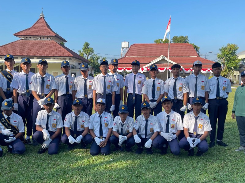 SMPN 2 Ngancar Unjuk Gigi di Lomba Gerak Jalan Tingkat Kabupaten Kediri 2025