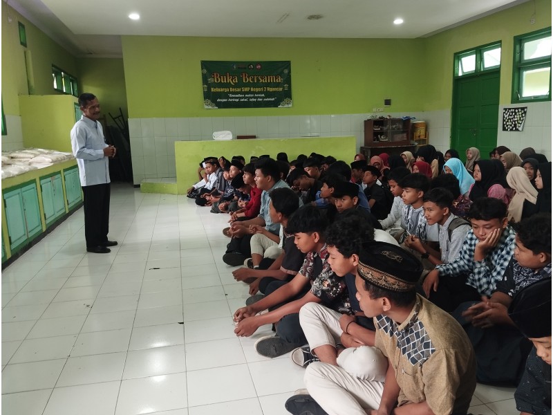 Berbagi Kebaikan di Bulan Suci, SMPN 2 Ngancar Sukses Kumpulkan dan Salurkan Zakat Fitrah