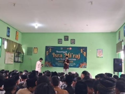 Peringatan Isra Mikraj di SMPN 2 Ngancar Berlangsung Meriah 