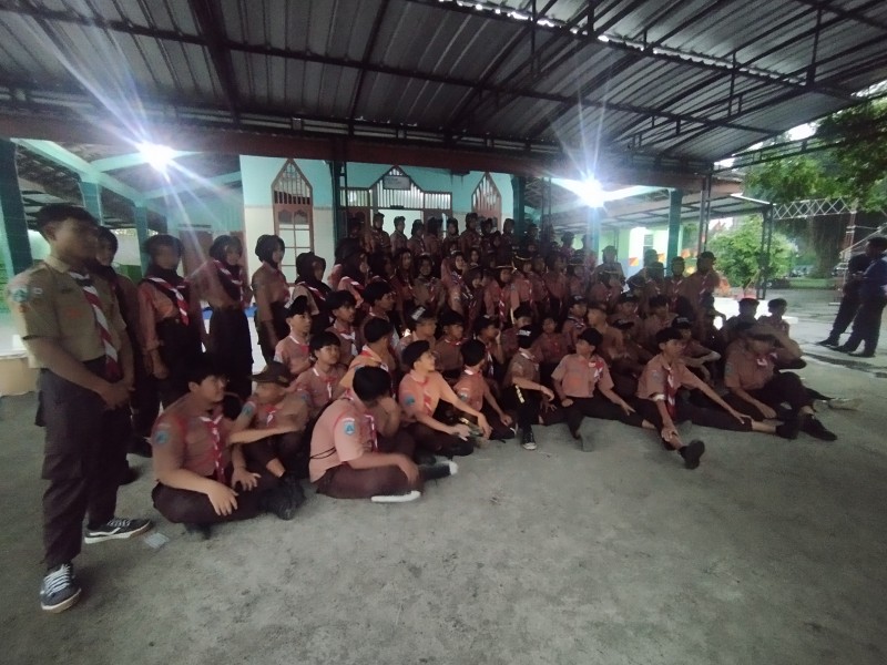 Semangat Kebersamaan SMPN 2 Ngancar di Latihan Gabungan Pramuka di SMPN 1 Ringinrejo